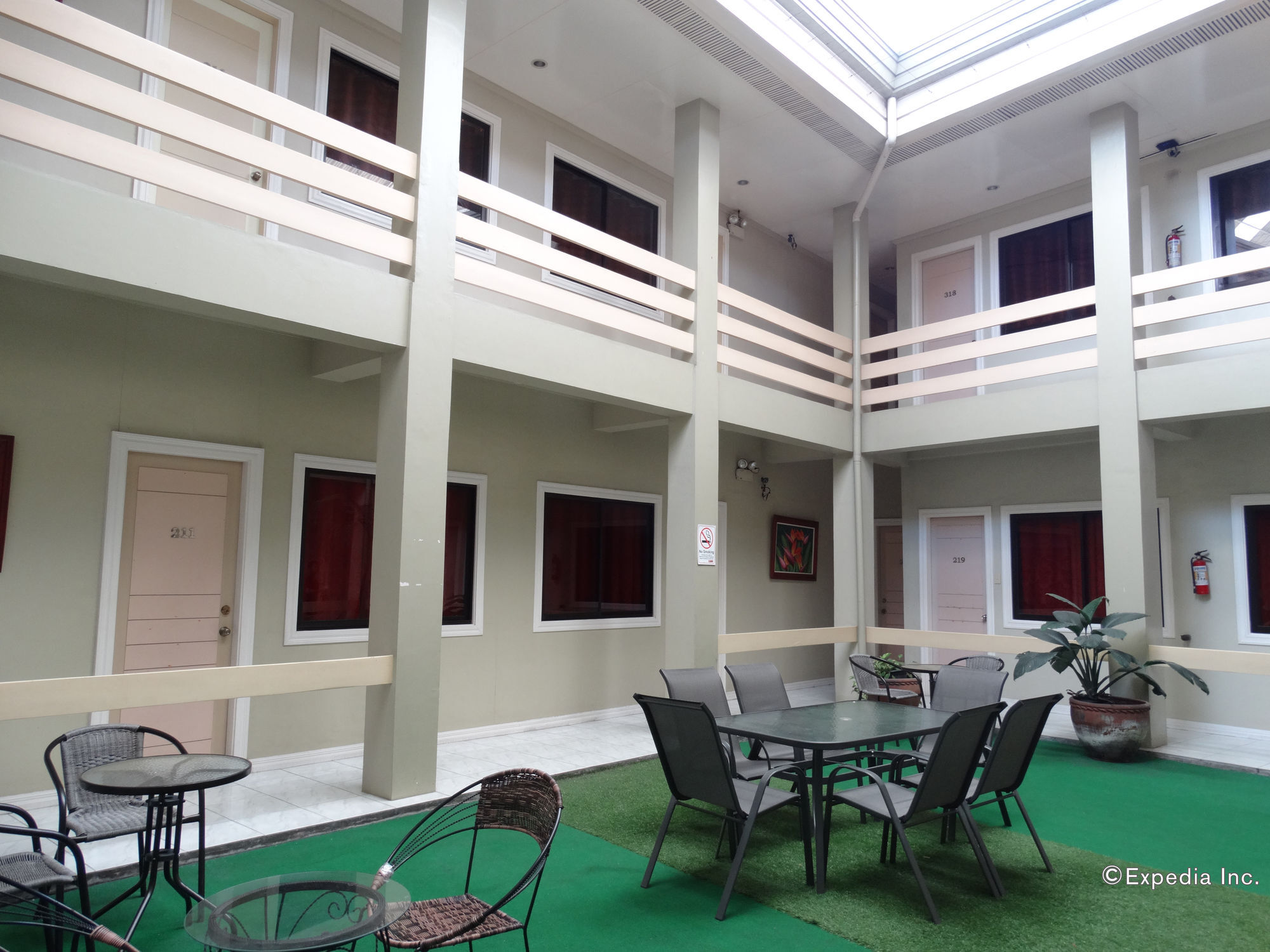 Davao Royal Suites And Residences Екстериор снимка